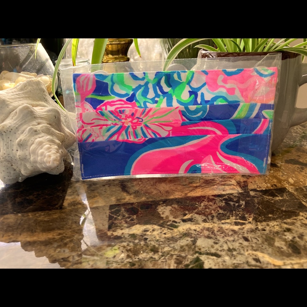 Lilly mask